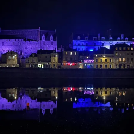 Vue Chateau & Mayenne - Centre Historique - 6 Personnes Лаваль