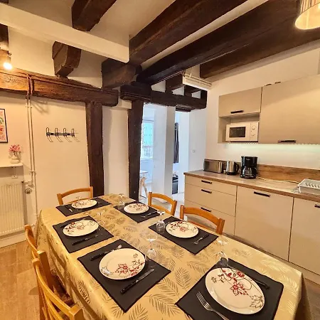 Vue Chateau & Mayenne - Centre Historique - 6 Personnes *