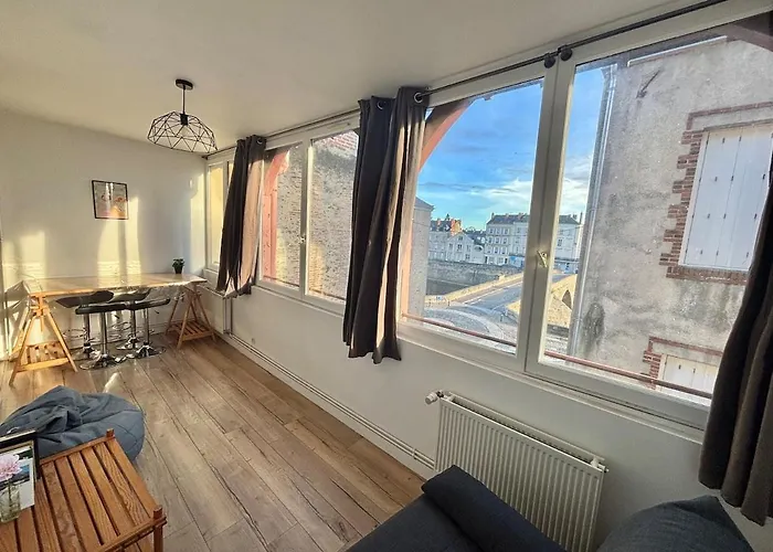 Appartement Vue Château&mayenne - Centre Historique - 6 Personnes